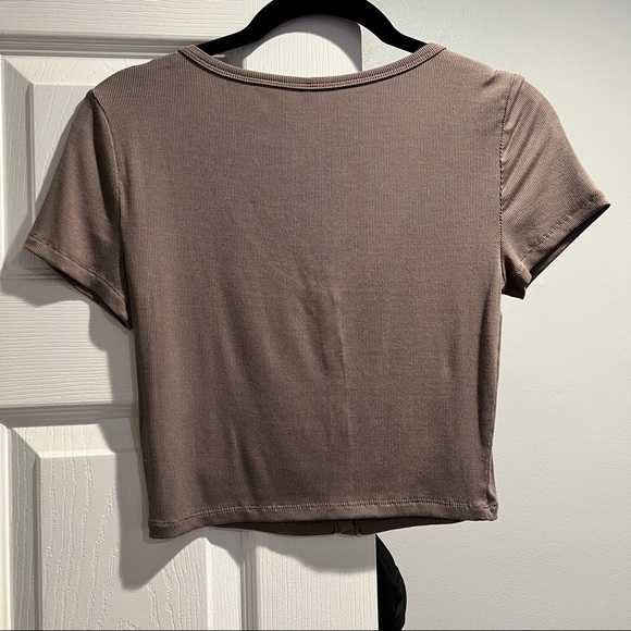 Aritzia Sunday Best Henley crop top - Picture 2 of 3